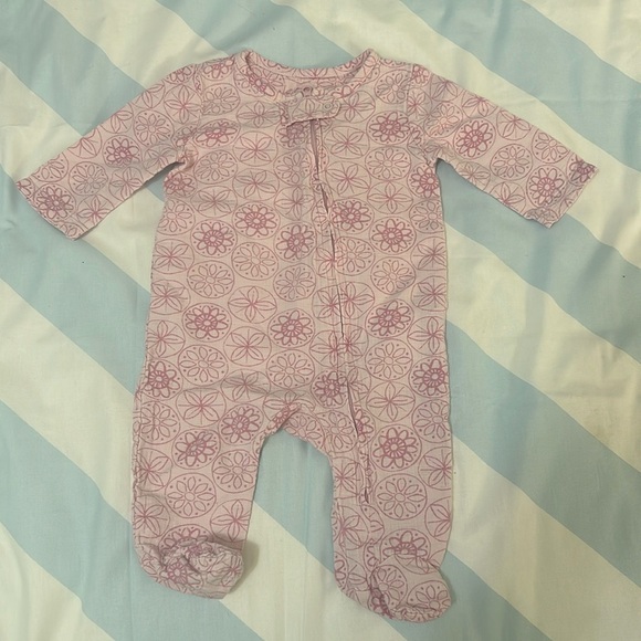 Nature - long sleeve newborn organic footed muslin cotton romper/sleeper. 0-3 mo - Picture 1 of 3